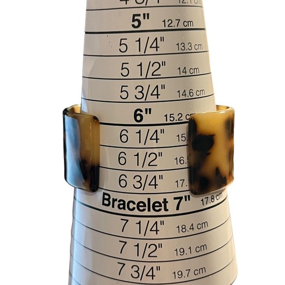 Amrita Singh Resin Bee Cuff Faux Tortoise Gold Tone Bug Faux Pearl 6.5 - Picture 5 of 6